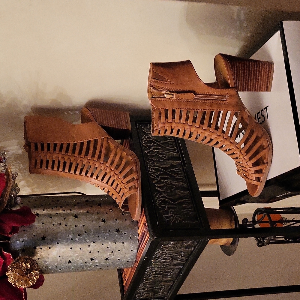 Sandals - Picture 2 of 3